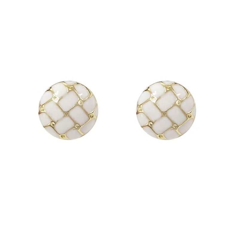 S925 Silver Needle Fashion Plaid Design Sense Earrings Niche Earrings Vintage Female Earrings Female Application Scenario