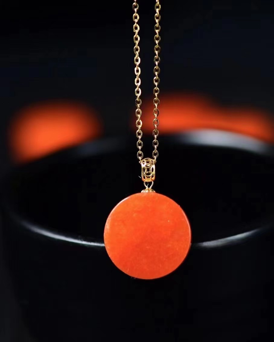 天然红翡翠圆牌锁骨链 18k金镶嵌 冰红细润 尺寸15.5*6.2mm送银链详情图1