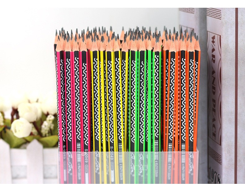 2020 New model of pencil, a safe and environmentally friendly writing pen for primary school students, 144 pieces of HB pencils in a box with a triangular rod detail image 7