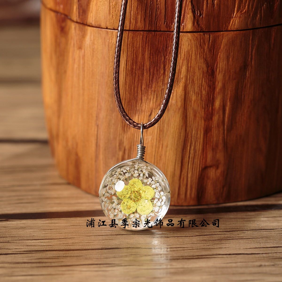 The genuine dried flower narcissus and lace flower necklace is a must-have DIY product that is sold directly by the factory. It's incredibly charming Specification image