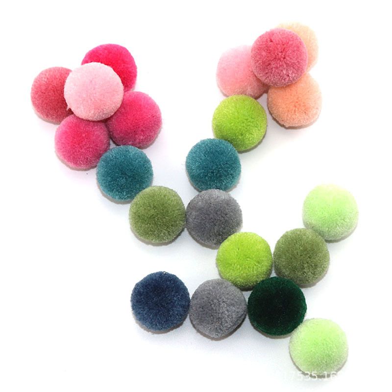 2.5cm cashmere wool ball, polyester ball, colored wool ball headwear, wool ball keychain, plush ball pendant Application Scenario