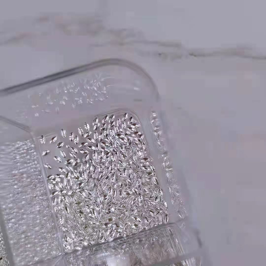 Nail art accessories with horse eyes are popular and fashionable details Picture