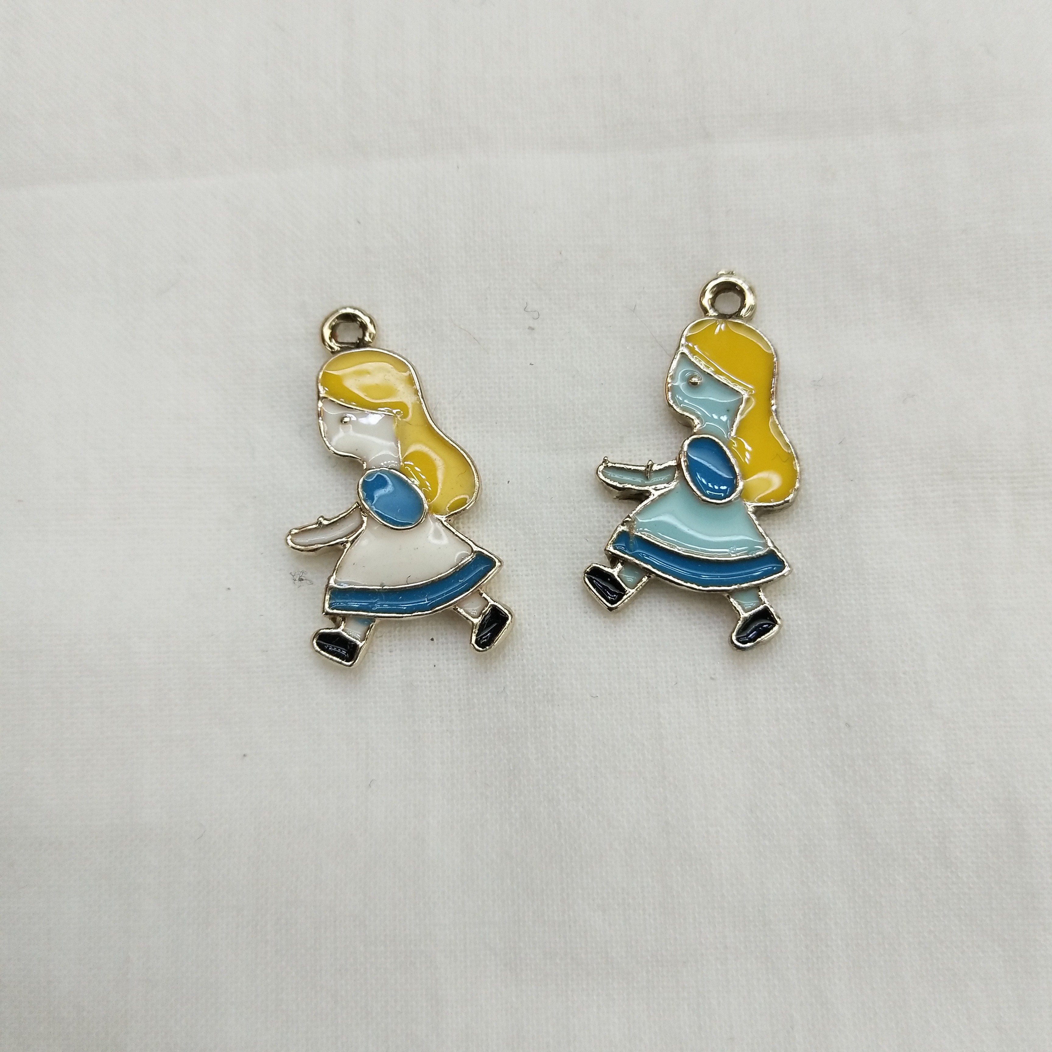 DIY handcrafted jewelry accessories, alloy simple single oil-dripping cartoon pendant, decorative earrings (100ps/ pack) Oil-dripping little girl princess detail image 3