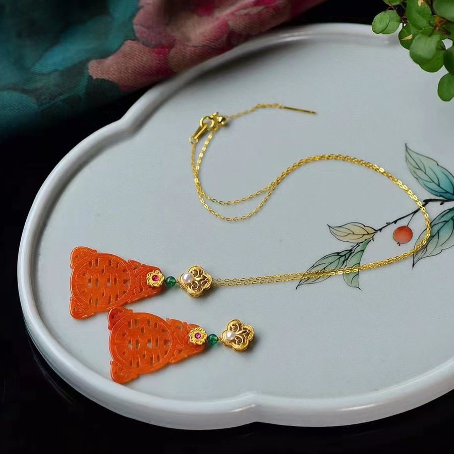 高品冰红料 A货红翡翠镂空雕刻双喜牌锁骨链 色泽红艳 种水一流 雕刻精致