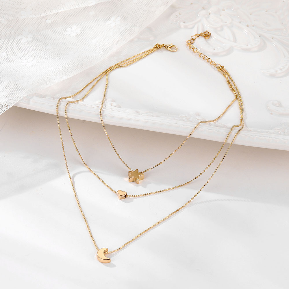 European and American cross-border golden pendant collarbone chain, retro and simple star moon heart pendant necklace Application Scenario