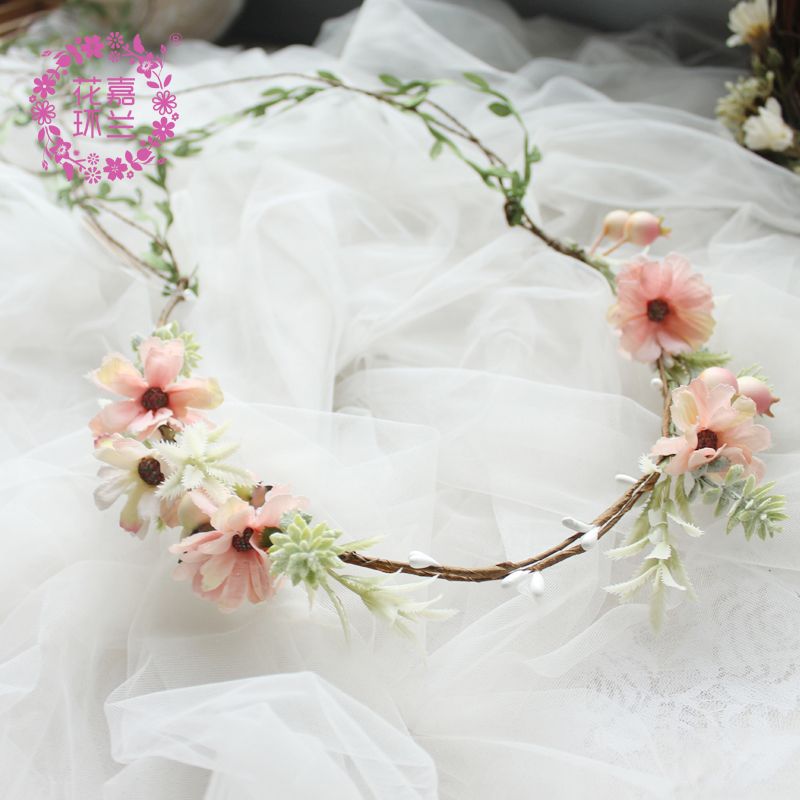 Jialan Factory produces sweet, cute and invincible children's flower garlands and very beautiful hairband flower garlands for taking photos in the park