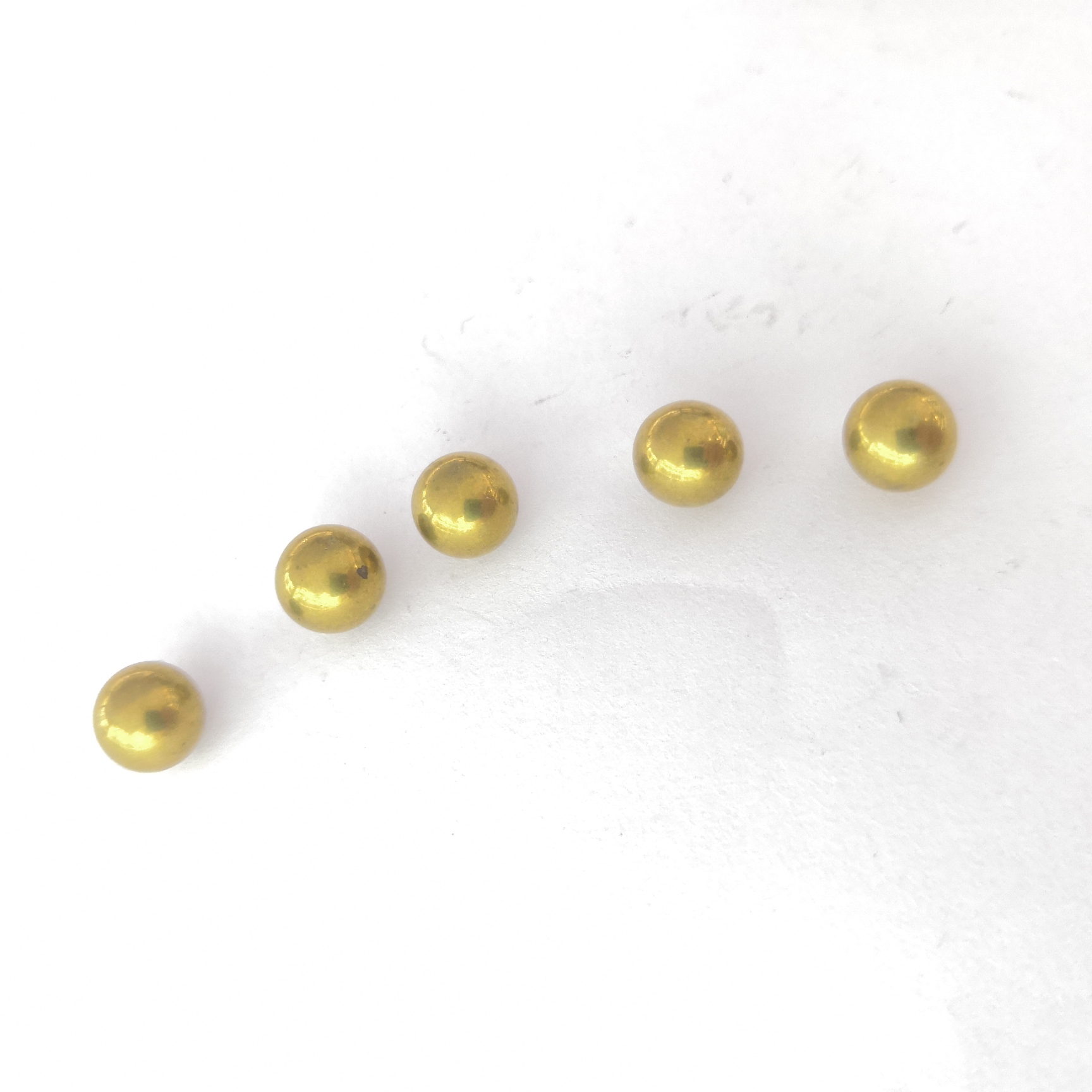 The round bead has no hole and no hanging