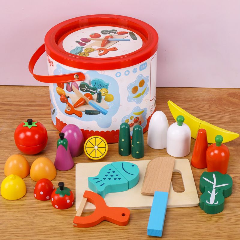 The wooden simulation bucket of fruits and vegetables is a toy for children to play house. It is rich in color and highly interesting. The workmanship is fine. It can cultivate visual ability, logical thinking ability and exercise parent-child games details Picture