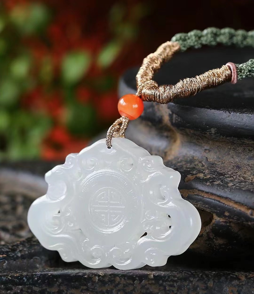 和田玉羊脂玉龙凤吊坠 寓意吉祥如意 雕工精湛 尺寸35.2*49.6*6.8mm详情图1