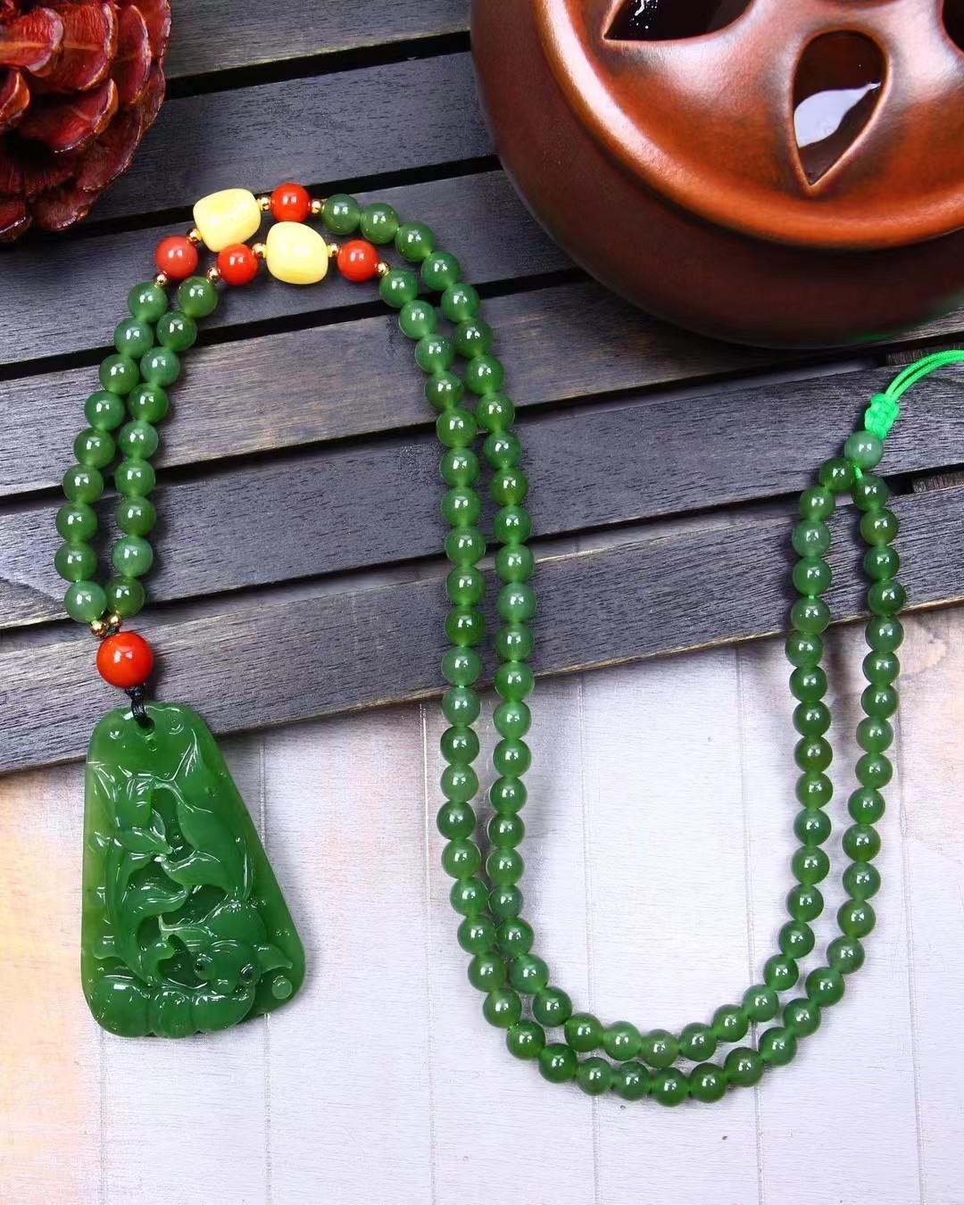 老料 和田碧玉 金鱼莲花 吊坠 料子细腻 上手效果佳 尺寸53*35*9mm 重60克详情图1