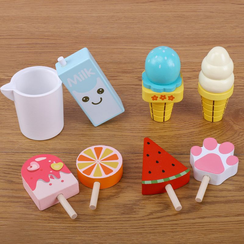 The wooden simulation Popsicle set is a children's pretend play toy with rich colors, strong fun, fine workmanship, and can cultivate visual ability, logical thinking ability, and exercise parent-child games
