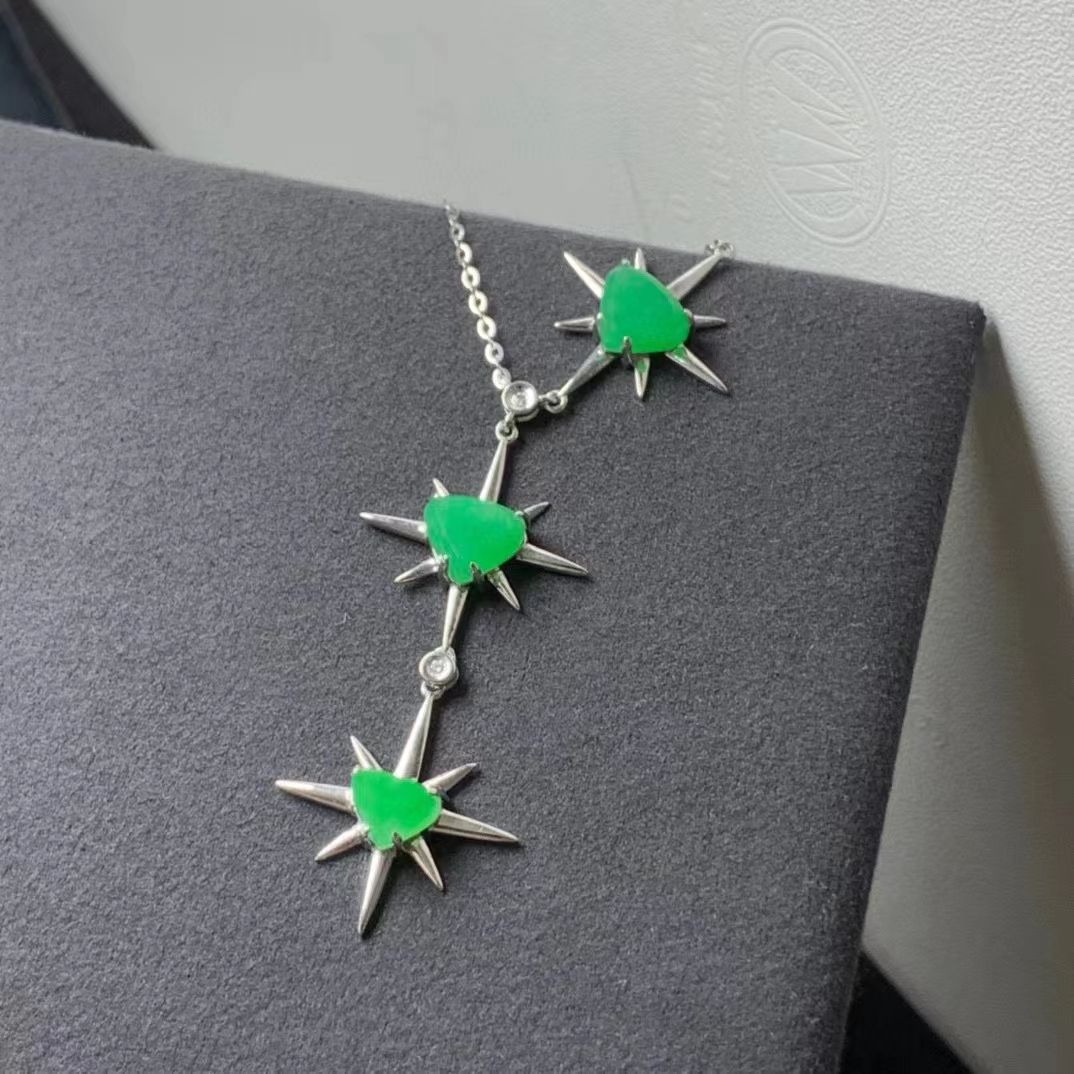天然A货翡翠爱心款六芒星项链锁骨链 正阳绿翡翠爱心 18k白金配钻石镶嵌
