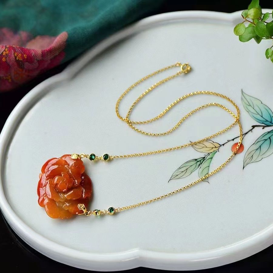 冰红料A货红翡翠立体雕刻牡丹花锁骨坠 造型饱满 冰润细腻 油光亮泽