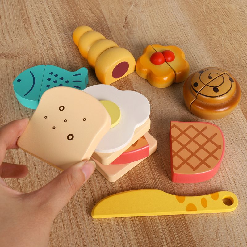 The wooden simulation oven is a children's role-playing toy with rich colors, strong fun, and fine workmanship. It can exercise babies' color recognition and visual ability, cultivate logical thinking ability, and exercise parent-child games Application Scenario