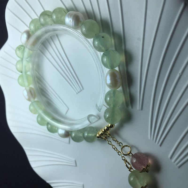 Bright crystal jewelry, natural grapevine, natural freshwater pearls and natural strawberry crystal bracelets and strings Application Scenario