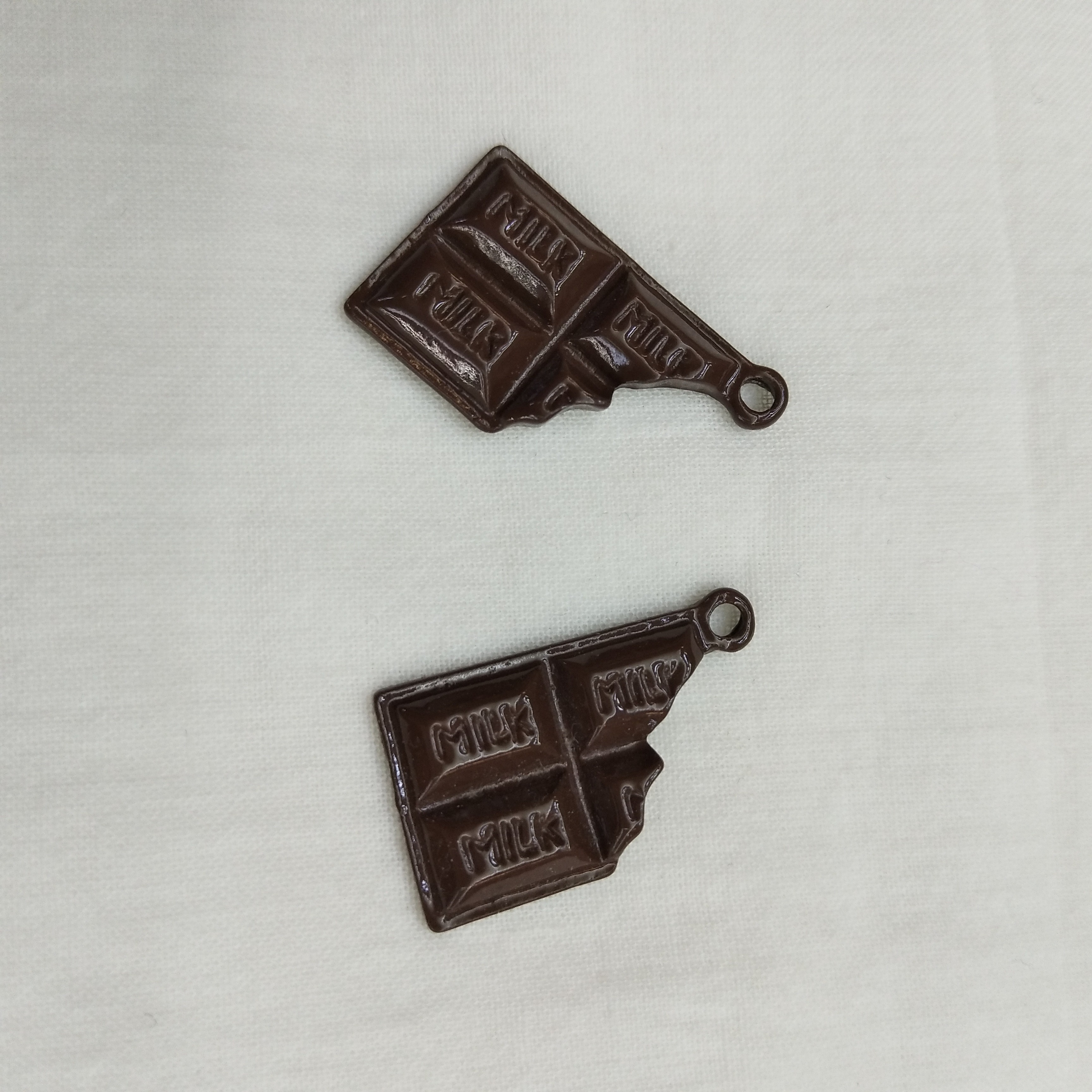 DIY handcrafted jewelry accessories: Alloy, simple single oil-dripping cartoon pendant, decorative earrings (100ps per pack), chocolate accessories, spray paint detail image 3