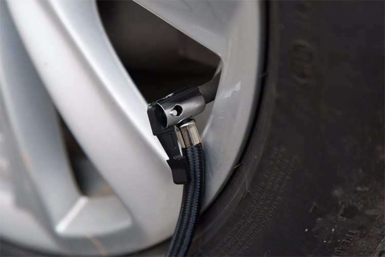 Mini car air pump, locomotive vehicle-mounted air pump, gift type, portable car tire, small air pump detail image 8