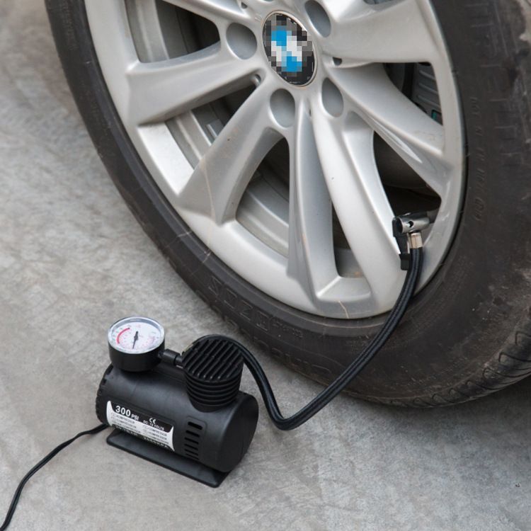 Mini car air pump, locomotive vehicle-mounted air pump, gift type, portable car tire, small air pump