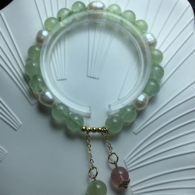 Bright crystal jewelry, natural grapevine, natural freshwater pearls and natural strawberry crystal bracelets and strings Item Picture