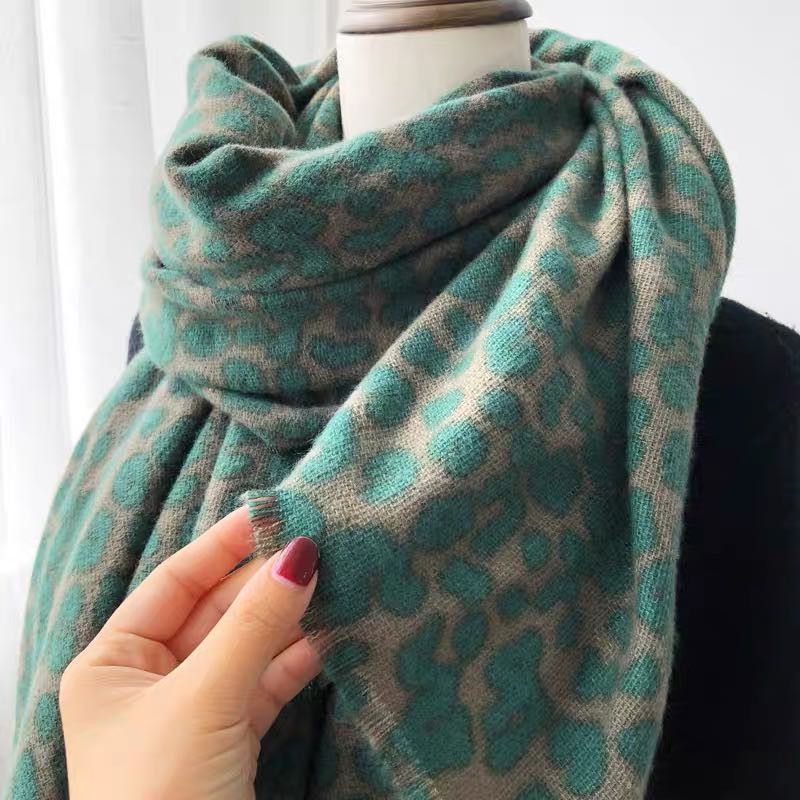 Ladies Autumn And Winter Coats All Casual Explosive Lady Retro Trendy Korean Scarf 2485