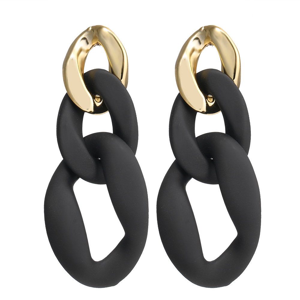 European and American exaggerated geometric chain stud earrings, cross-border new twist pendant trendy earrings EH002 Application Scenario
