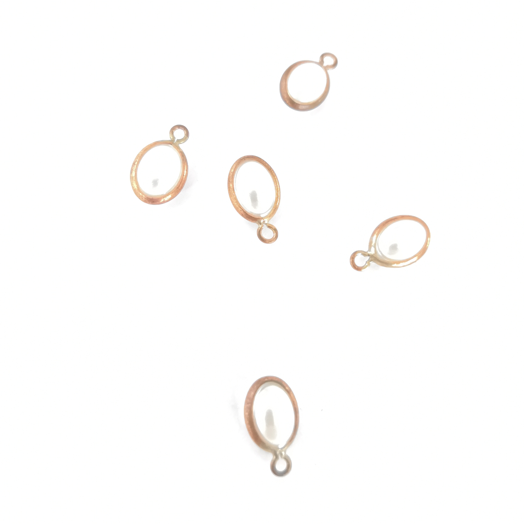Oval pearl bound single hanging