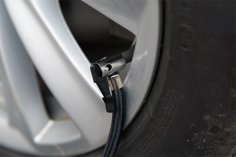 Mini car air pump, locomotive vehicle-mounted air pump, gift type, portable car tire, small air pump detail image 7