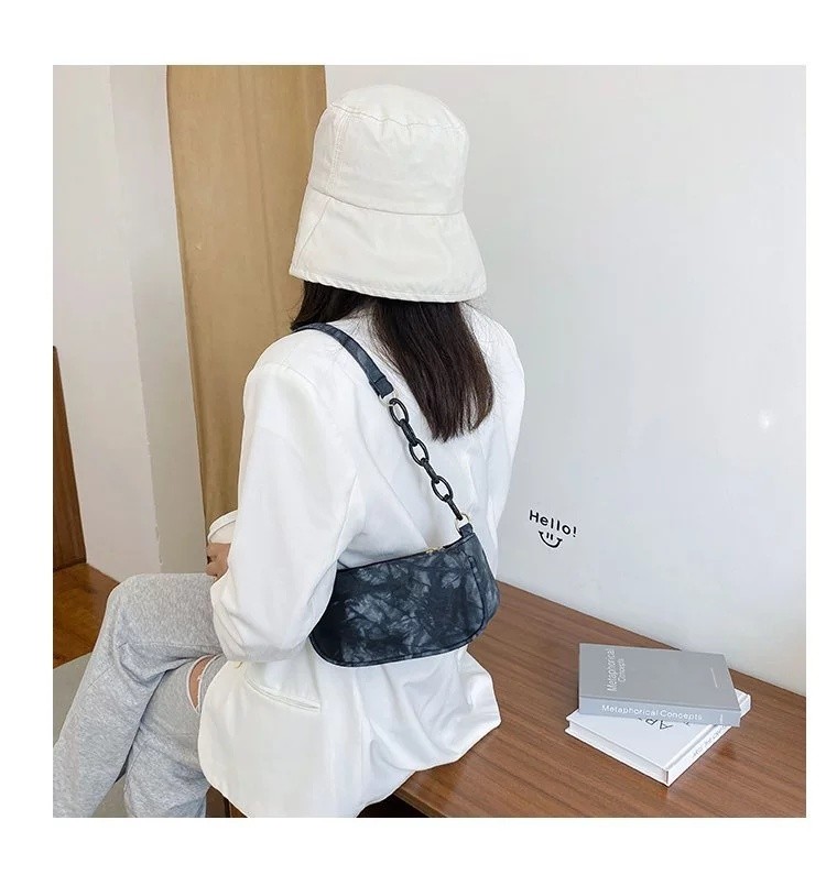 2021 Fashion New Shoulder Acrylic Chain Stitching Armpit Bag Trend Tie-Dye Bag Handbag details Picture