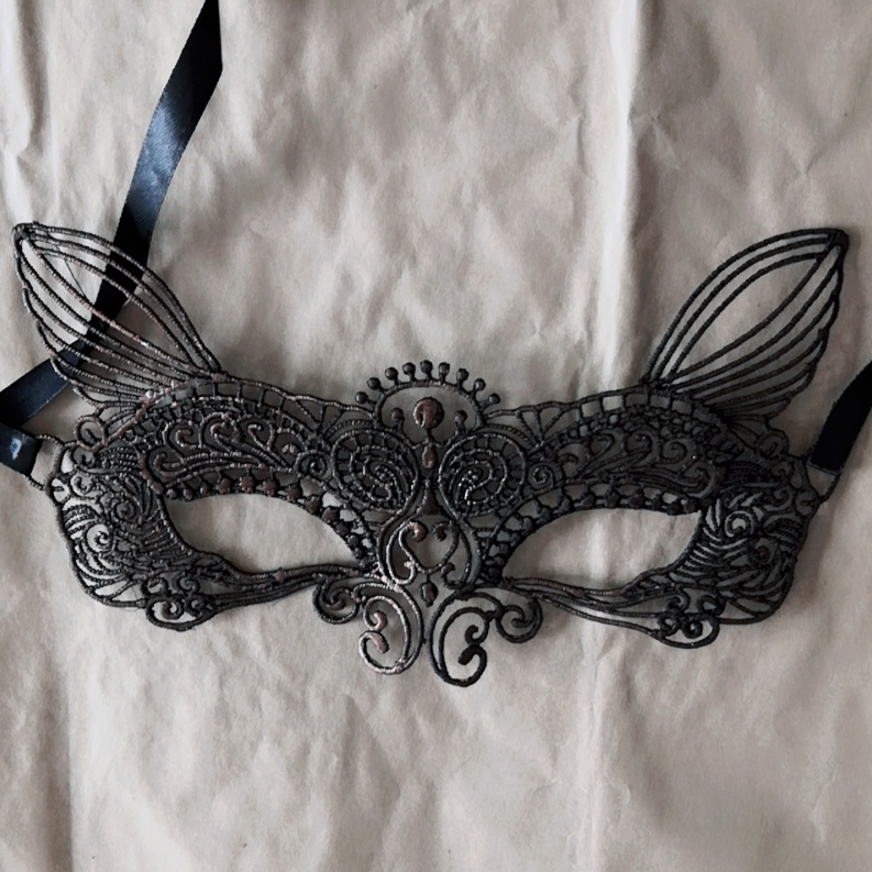 Halloween masquerade Lace Veil Sexy Eye mask bronzer styling mask Female adult masquerade Catwoman