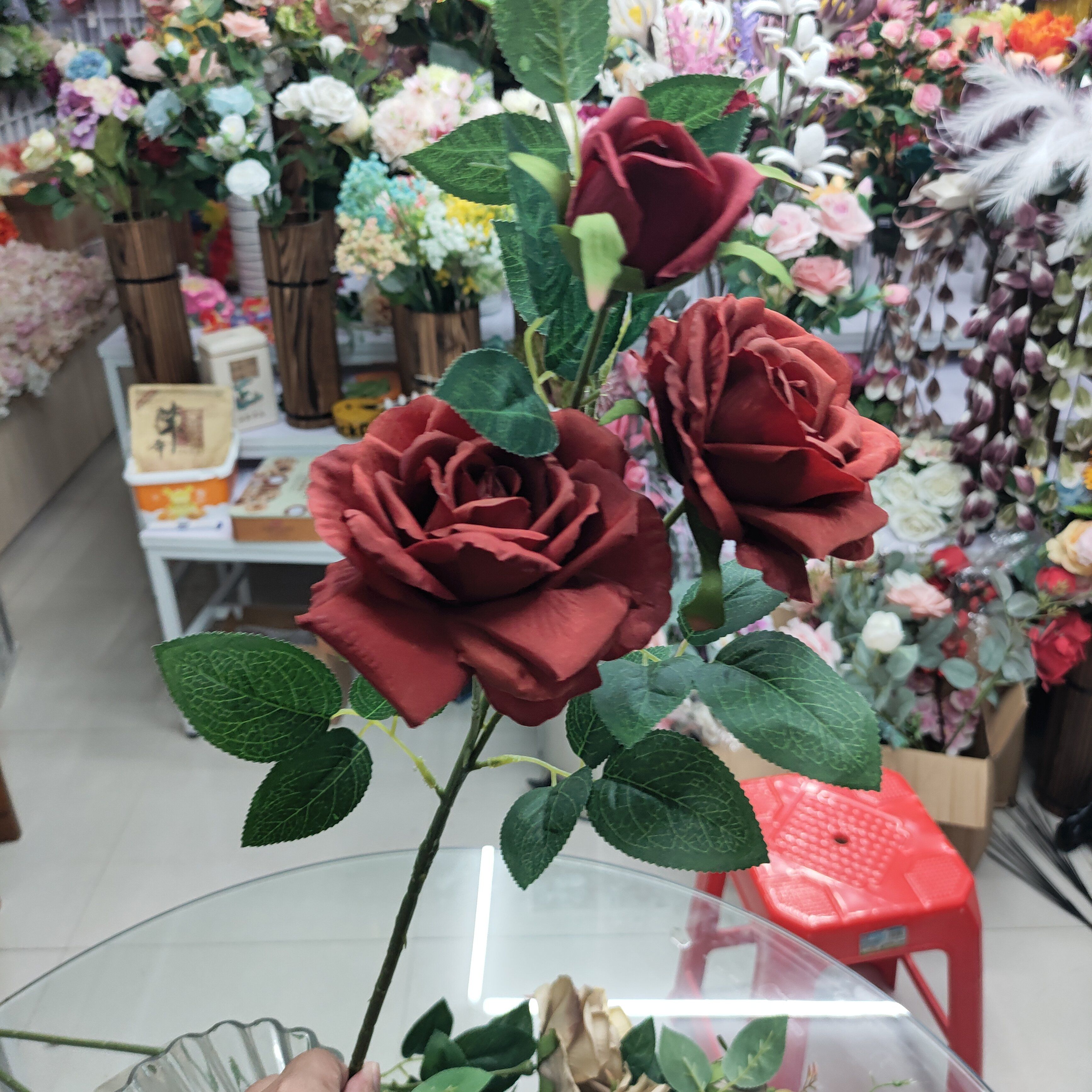 Yiwu chengyu simulación flor única rama curly 4 cabezas rosa rojo