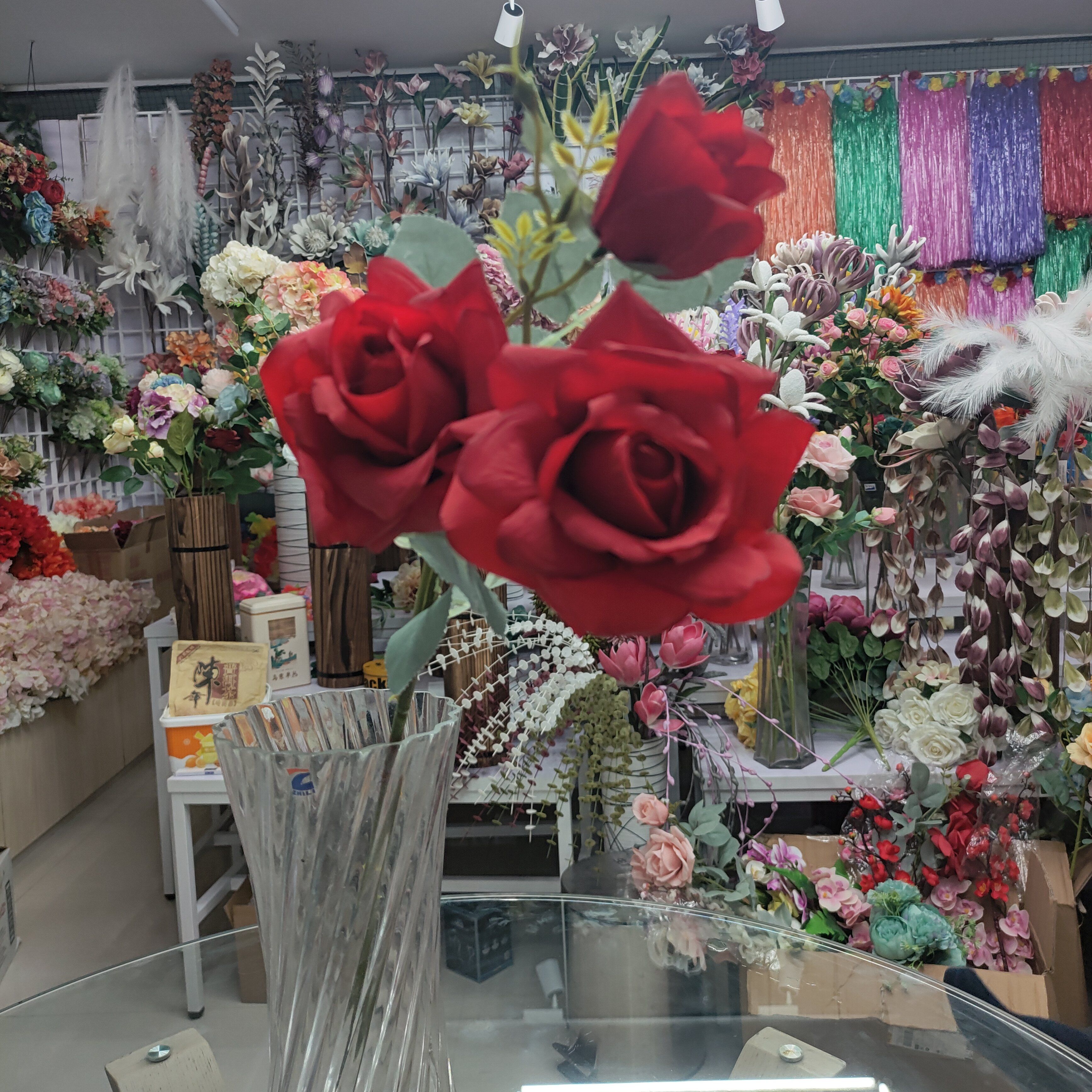 Yiwu Chengyu artificial flower roll with three rose red edges