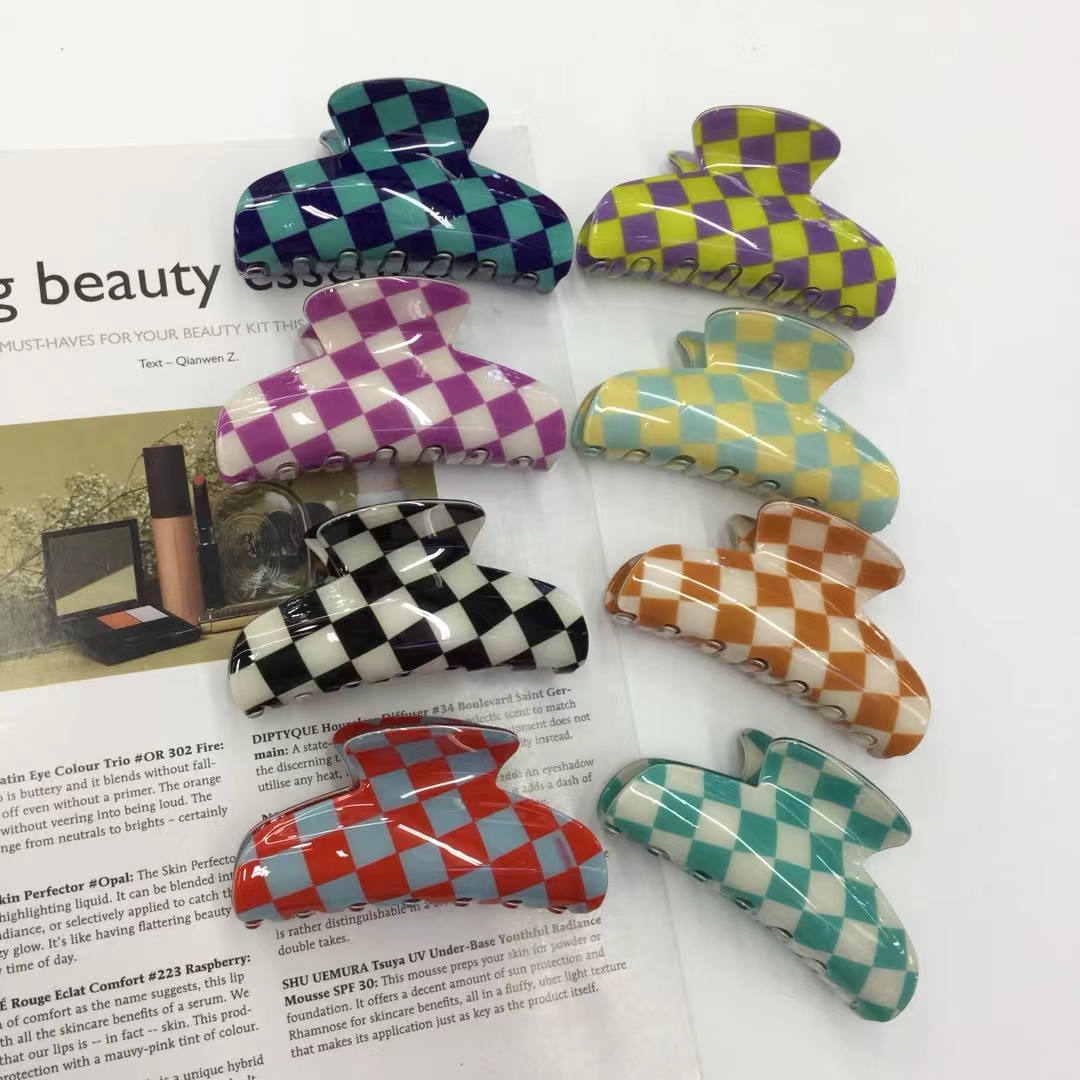 Jointed grid square gripper without drill thumbnail