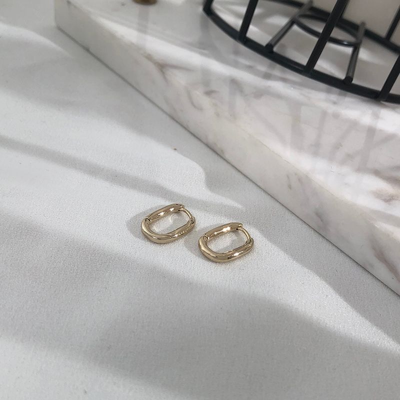French 14K square simple earrings, the same style as the Instagram-themed personalized ear buckle design for Internet celebrities and stars. It's a fair and slimming ear accessory for women Specification image