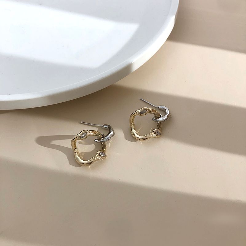 2021 New trendy, simple and irregular geometric earrings, silver needle, ins two-color personalized, trendy Korean version earrings for women Specification image