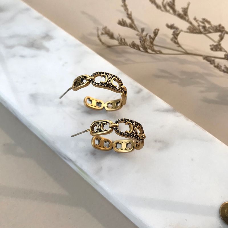 The 2021 new 925 silver needle design letter double C earrings are a retro, color-preserving and unique chanel-style earrings for women Specification image