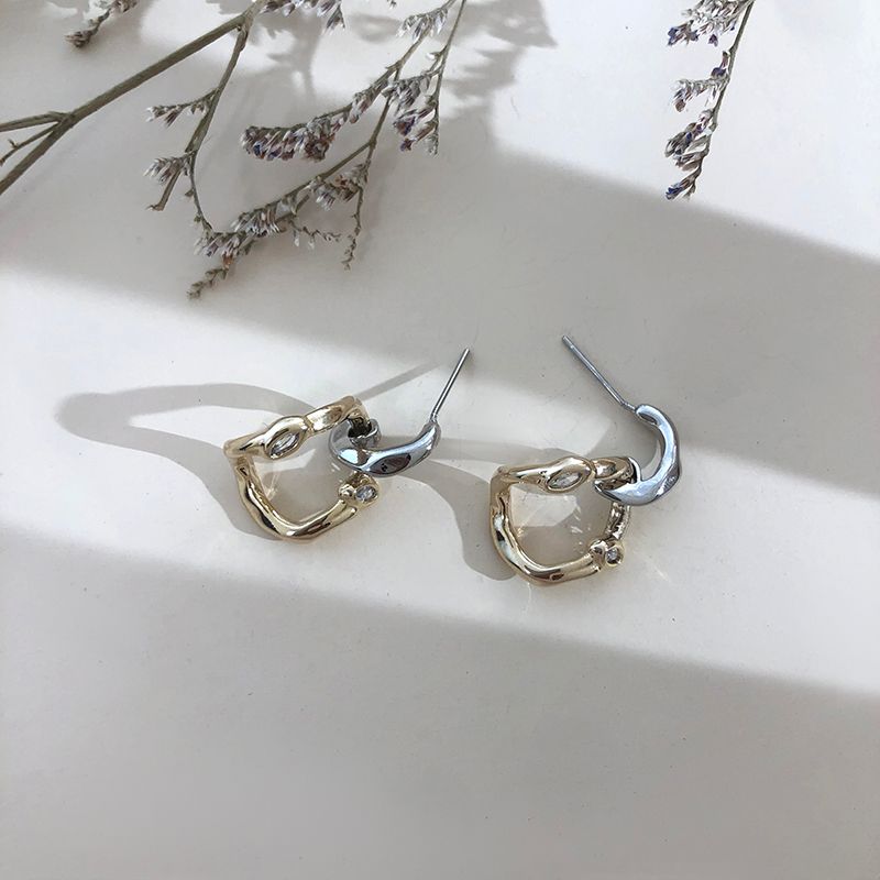 2021 New trendy, simple and irregular geometric earrings, silver needle, ins two-color personalized, trendy Korean version earrings for women Application Scenario