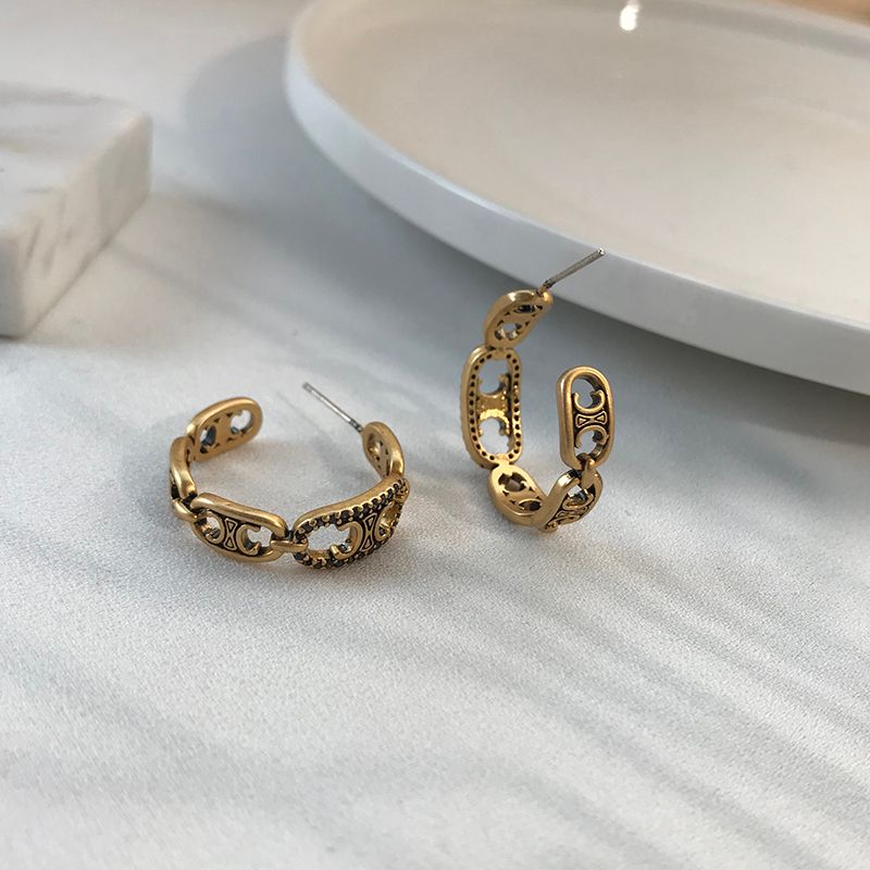 The 2021 new 925 silver needle design letter double C earrings are a retro, color-preserving and unique chanel-style earrings for women details Picture