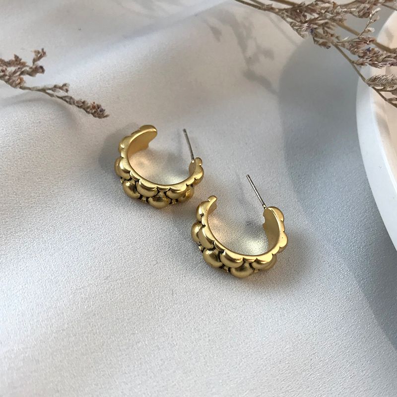 2021 New 925 Silver Needle Heavy Metal Letter C Earrings, designer style, retro color retention, individual and trendy earrings for women Application Scenario