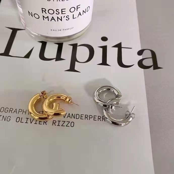 The 2021 new 925 silver needle design letter C-shaped earrings are a retro, color-preserving, and unique chanel-style earrings for women details Picture