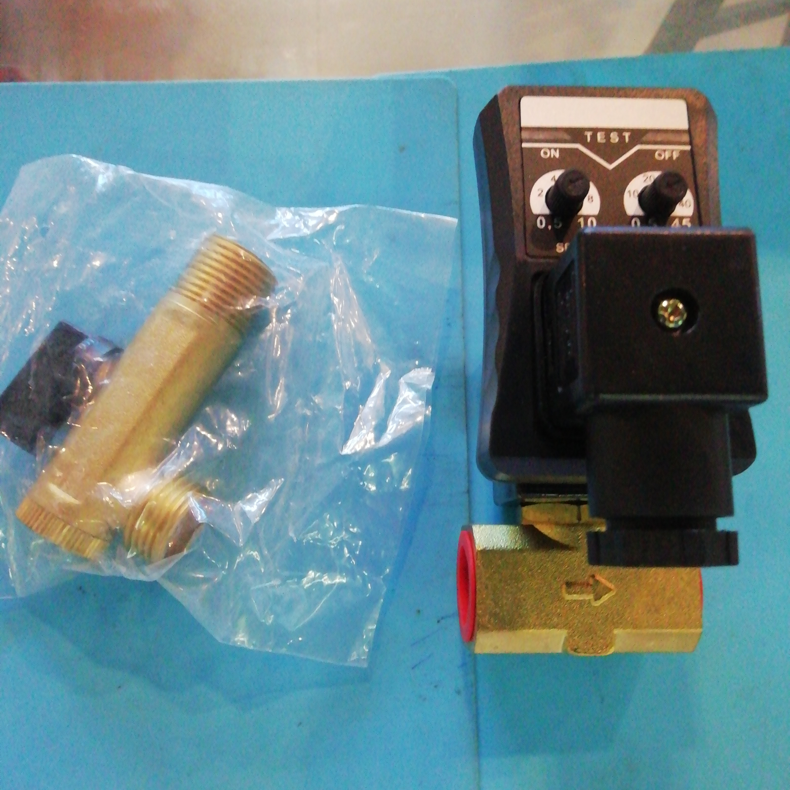 Electronic drain valve