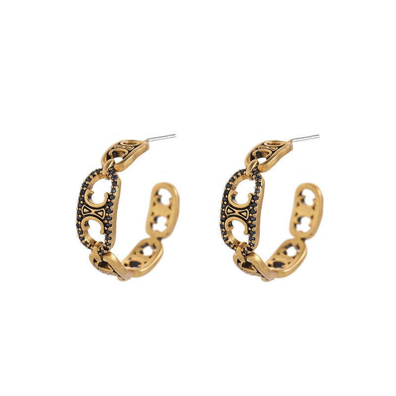 The 2021 new 925 silver needle design letter double C earrings are a retro, color-preserving and unique chanel-style earrings for women Item Picture