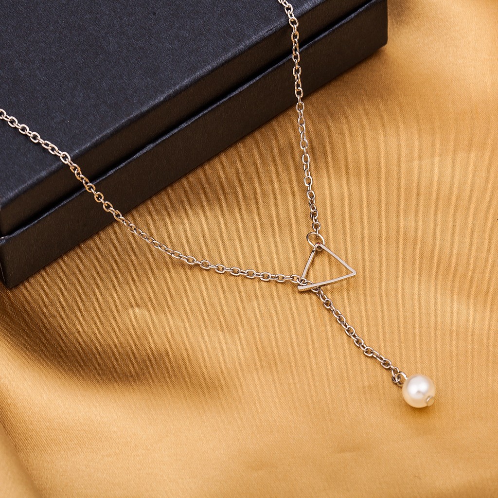A new minimalist pearl necklace for women from Europe and America detail image 5