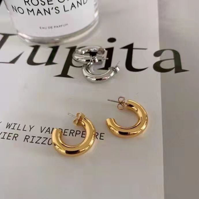 The 2021 new 925 silver needle design letter C-shaped earrings are a retro, color-preserving, and unique chanel-style earrings for women Specification image