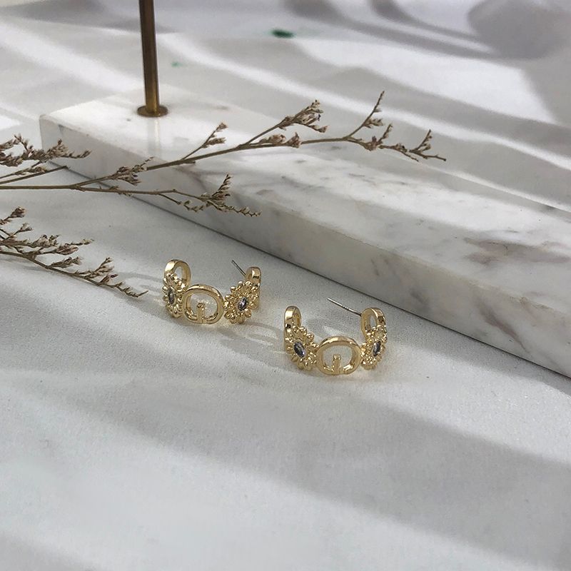 2021 Summer New Letter G family Golden earrings, small Daisy French retro style designer ins earrings for women details Picture