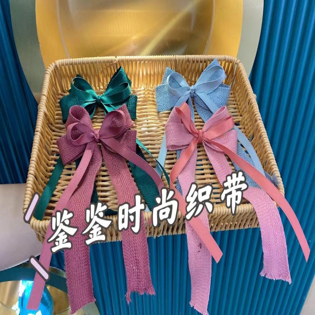 YH1560- Jianjian Fashion Clothing Accessories Gift Box Packaging Fish Silk Wool Thread Strap Application Scenario