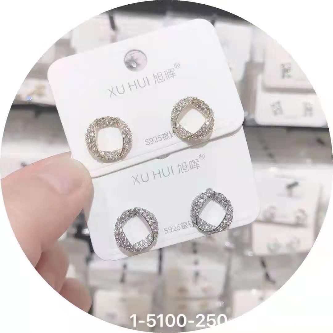 Classic fashion atmospheric earrings A380