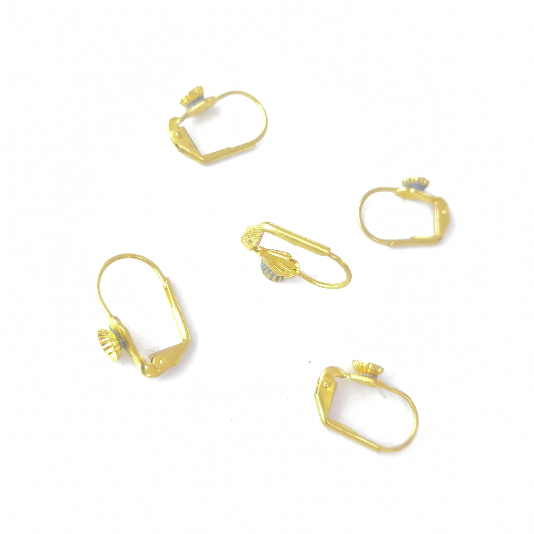 Ear clip without hanging