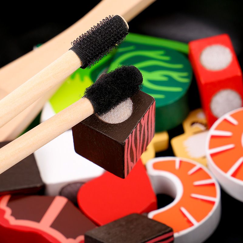 The large clay pot with wooden toys for playing house is fun and colorful. It helps cultivate logical thinking ability. Parent-child games exercise hand-eye coordination. Early education and enlightenment toys accompany your growth Item Picture