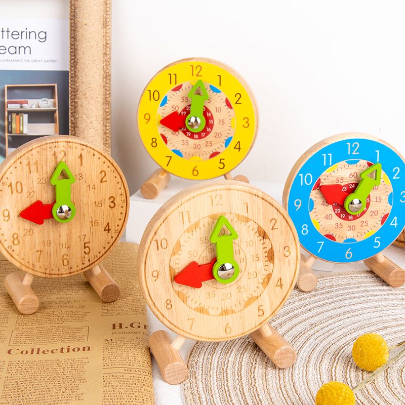 The wooden toy round cognitive hour clock is highly entertaining with rich colors. It helps cultivate logical thinking ability. It is a parent-child game that exercises hand-eye coordination. It is an early education and enlightenment toy that accompanies your growth