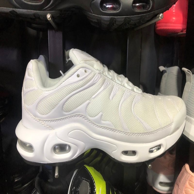 2021年新款夏季潮流透气舒适薄款网面运动休闲跑步篮球潮鞋b26